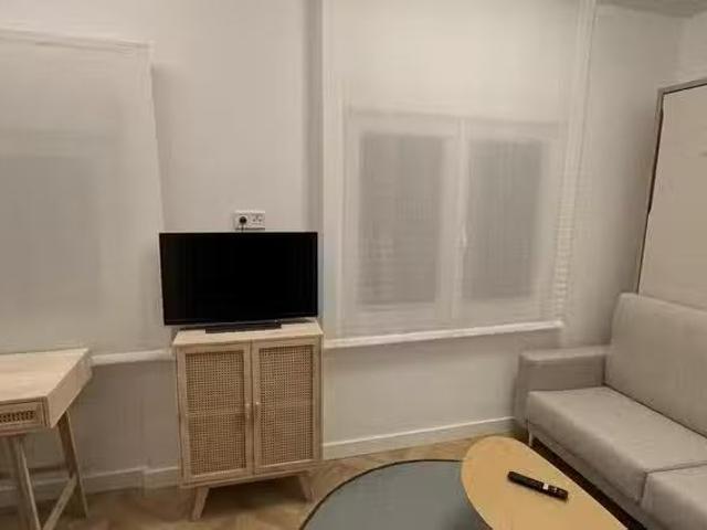 Barato Habitación en Plaza de Carmona, Campamento