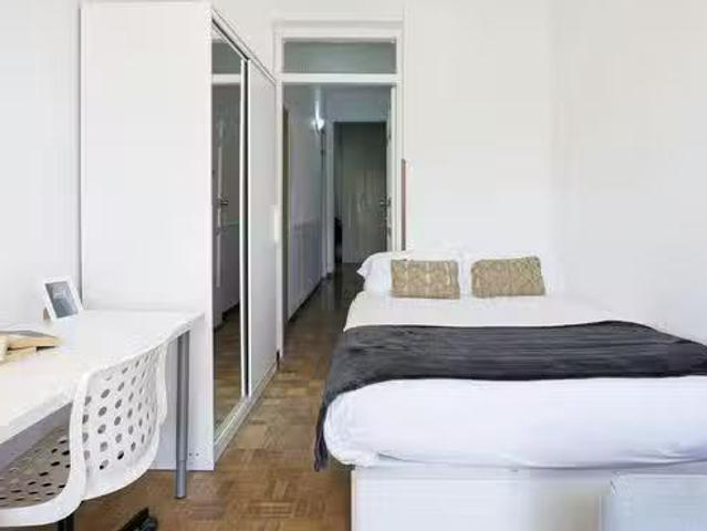 Nuevo Habitación en Plaza de la Marina Española, Palacio