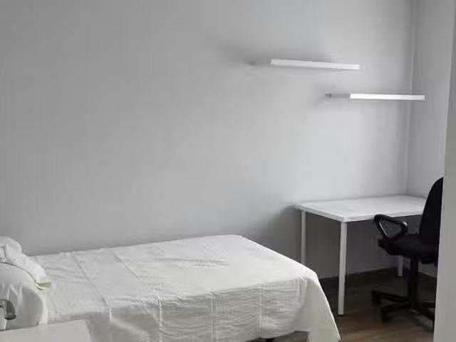 Único Habitación en Plaza Domingo Molina, Sector Sur
