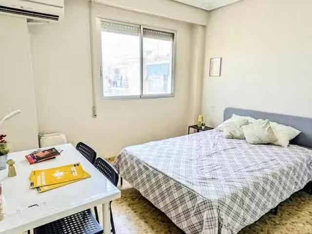Único Habitación en Plaça de les Corts Valencianes
