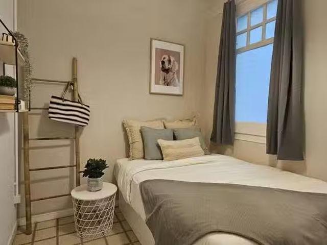 ¡Oferta! Habitación en Plaça de Ramon Berenguer el Gran, El Gò.