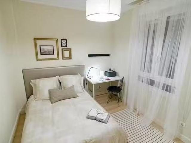 Acogedor Habitación en Recalde zumarkalea, Abando