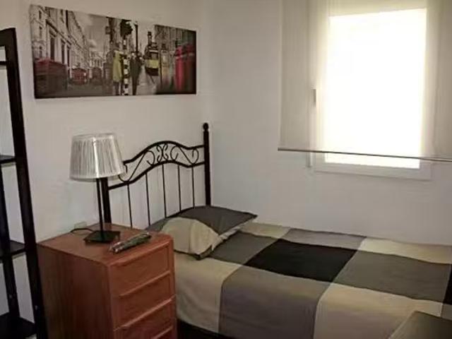 Único Habitación en Ronda de Segovia, Palacio