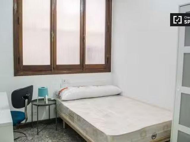 Único Habitación en Sant Francesc, Valencia, piso de 10 habita.