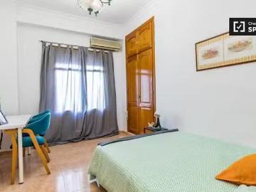 Encantador Habitación luminosa en apartamento de 5 dormitorios.