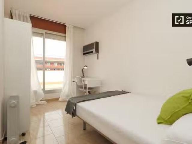 Encantador Habitación luminosa en apartamento de 6 dormitorios.