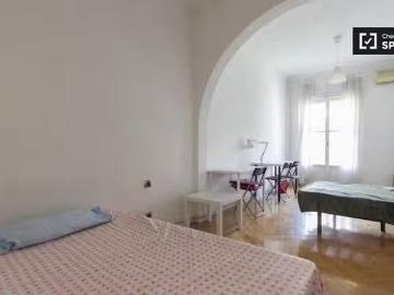 Nuevo Se alquila habitación doble en piso de 8 habitaciones en.