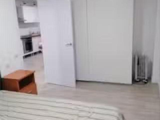 Encantador Se alquila habitación en apartamento de 3 dormitori.