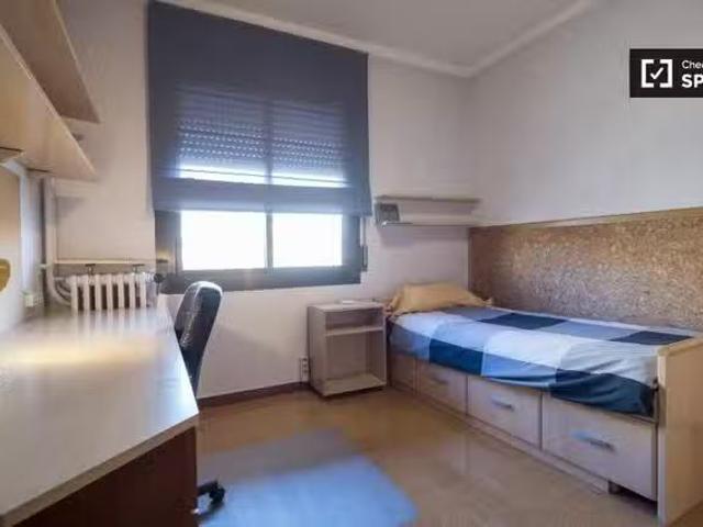¡Recién llegado! Se alquila habitación en apartamento de 4 dor.