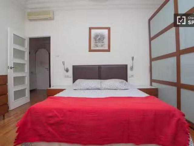 ¡En alquiler! Se alquila habitación en apartamento de 5 dormit.