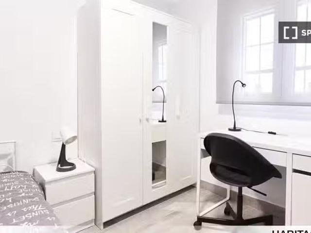 ¡Recién llegado! Se alquila habitación en La Macarena, Sevilla