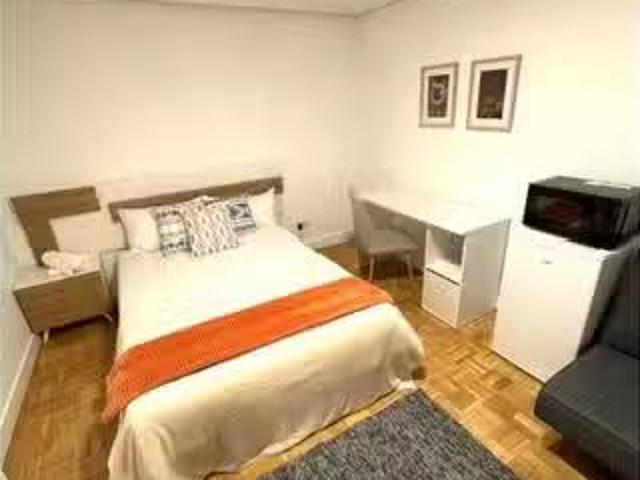 ¡Renta! Se alquila habitación en piso compartido de 8 habitaci.