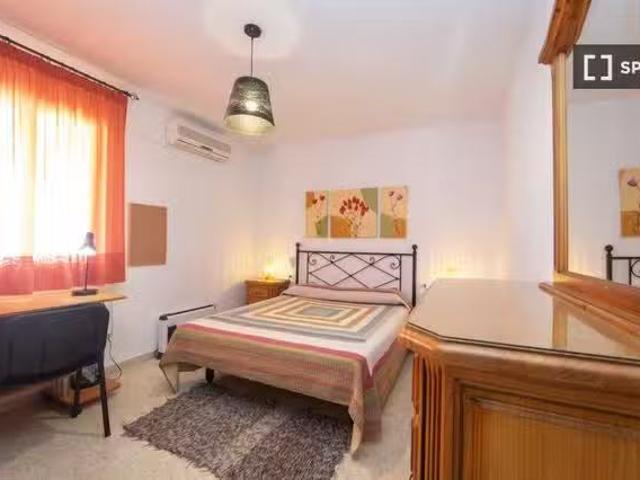 Acogedor Se alquila habitación en piso compartido en Haza Gran.