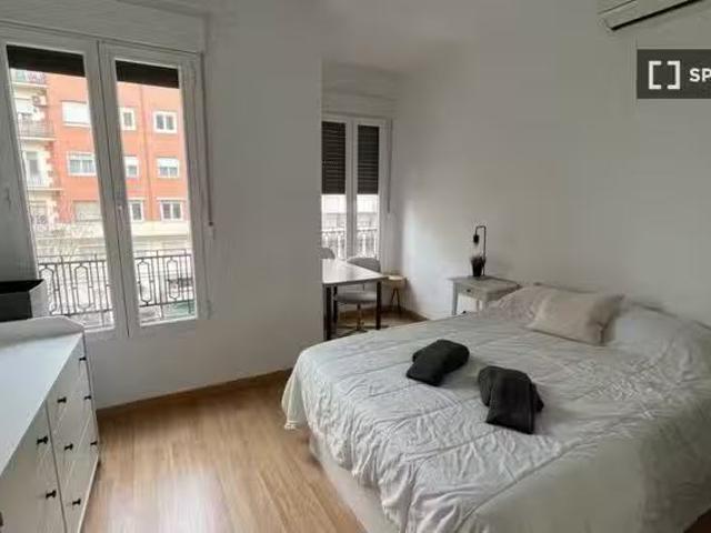 Barato Se alquila habitación en piso compartido en Lista, Madr.
