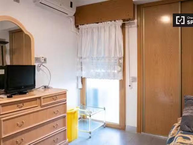 Bonito Se alquila habitación en piso de 3 dormitorios en Morat.