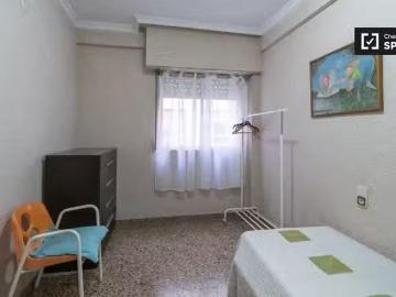 ¡Renta! Se alquila habitación en piso de 2 dormitorios en Vale.