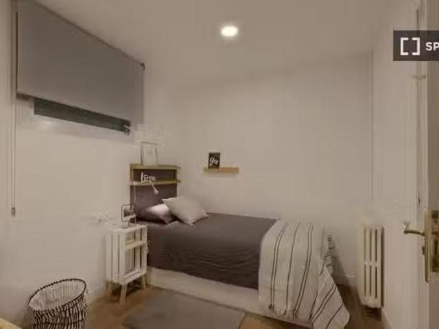¡Recién llegado! Se alquila habitación en piso de 7 habitacion.