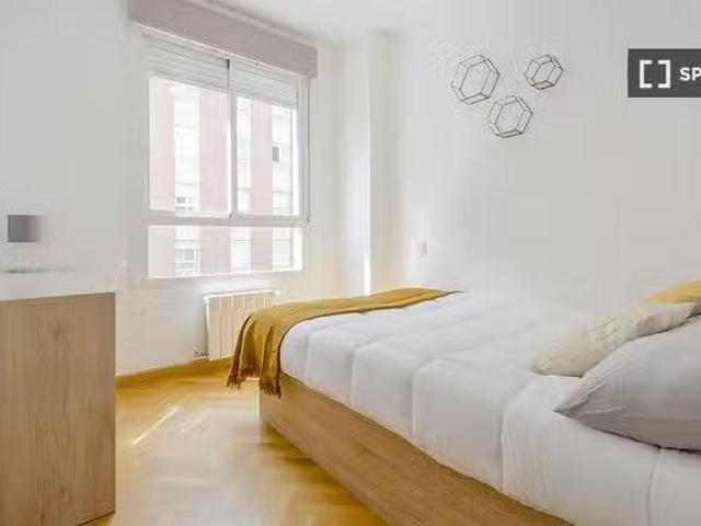 Encantador Se alquila habitación en piso de 4 dormitorios en A.
