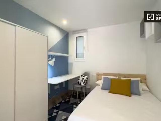 Acogedor Se alquila habitación en piso de 4 dormitorios en Bar.