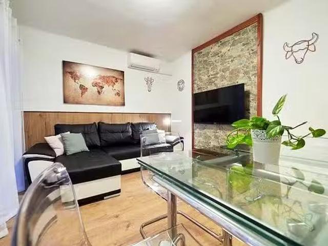 ¡En alquiler! Piso de 1 habitación en Carrer del Comte Borrell