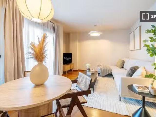 Encantador Piso de 2 habitaciones en alquiler en El Goloso, Ma.