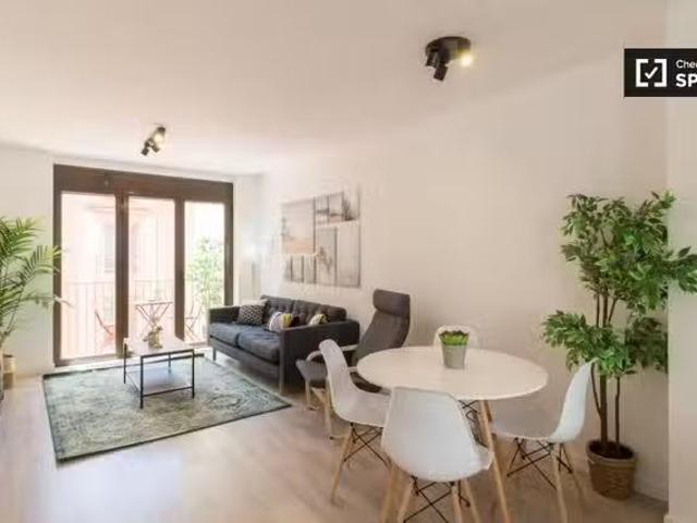 Acogedor Piso de 3 habitaciones en alquiler en El Raval, Barce.
