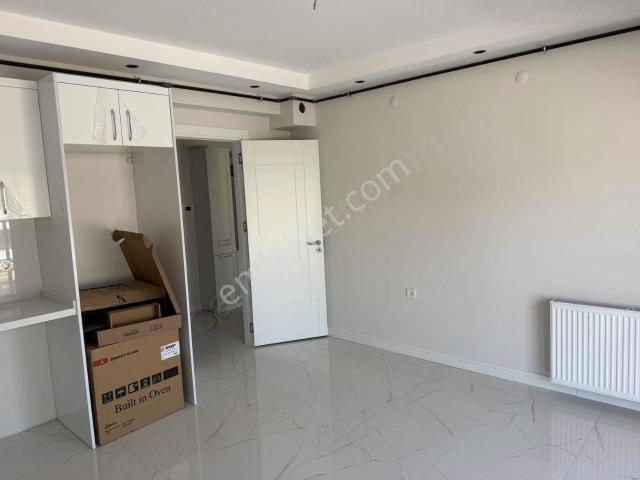 Barbaros Mahallesinde Kiralık 2+1 Meşe Emlakatan