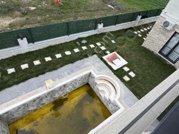 Barbaros'ta Deniz Manzaralı Havuzlu Dubleks Villa