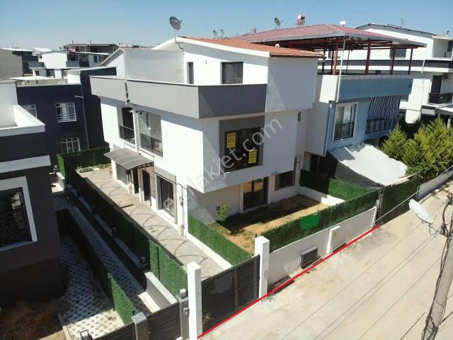 Barbaros'ta Satılık 3+1 Öncephe Tripleks Villa, Bahçeli & Modern