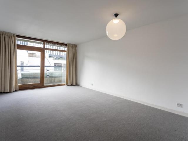 Barbican, London EC2Y 2 bed flat to rent £3,445 pcm £795 pw
