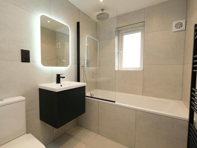 Barbot Close, London 1 bed flat to rent £1,650 pcm £381 pw