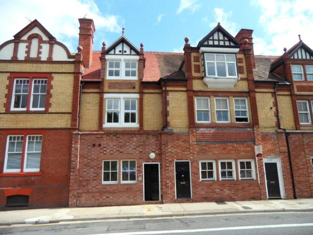 Barbourne Road, Worcester WR1 1HT 1 bed ground floor flat to rent £785 pcm £181 pw