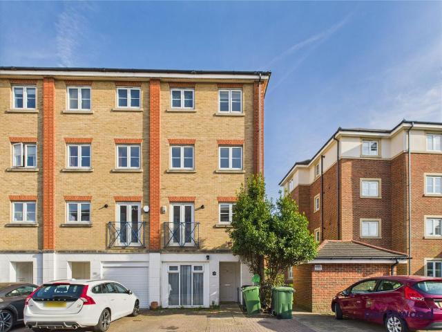 Barbuda Quay, Sovereign Harbour. 5 bed townhouse to rent £1,950 pcm £450 pw