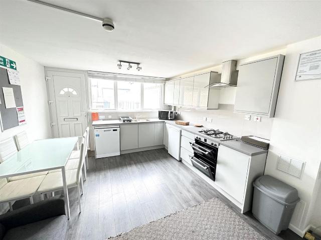 Barchester Close, Uxbridge, Middlesex UB8, 6 bed shared accommodation to rent, £3,720 pcm | PrimeLocation