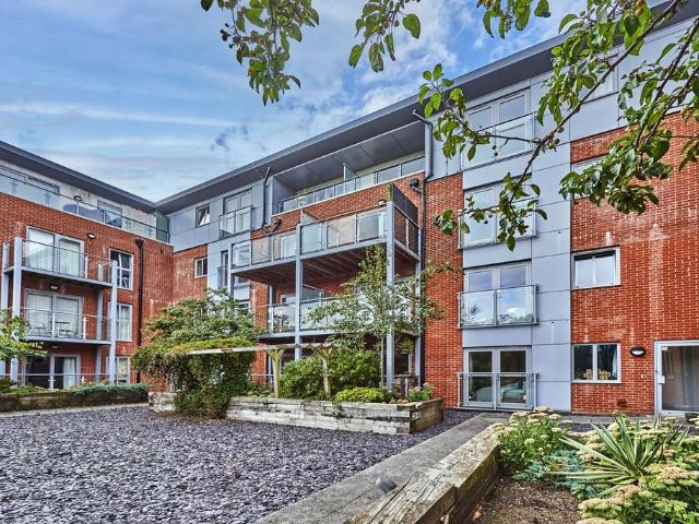Charrington Place, Hertfordshire AL1 1 bed apartment to rent £1,550 pcm £358 pw