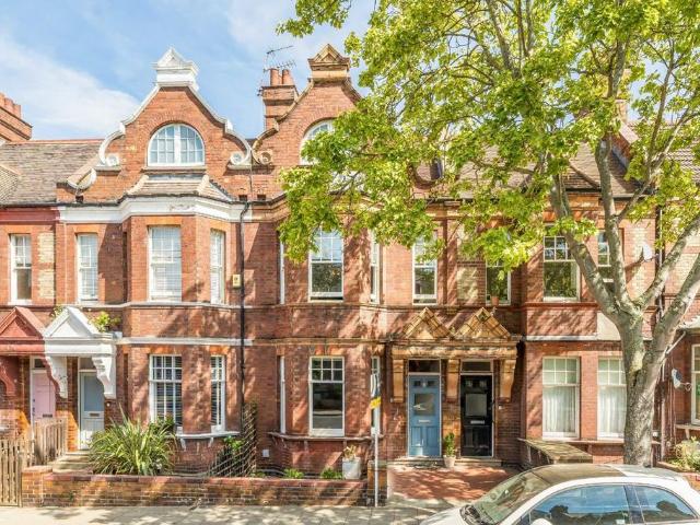 Barcombe Avenue, London SW2 4 bed terraced house to rent £4,500 pcm £1,038 pw