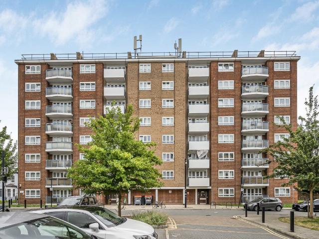 Barclay Close, Wandsworth SW6, 3 bed flat to rent, £3,200 pcm | PrimeLocation