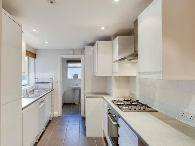 Barclay Road, Fulham 1 bed flat to rent £2,200 pcm £508 pw