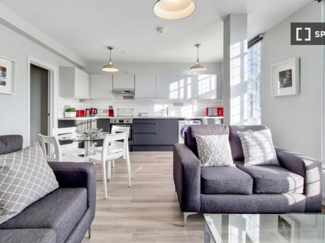 Barclays, George Street, London, TW9 1JY, United Kingdom | 1 bed apartment for rent #128163080 | Rentberry