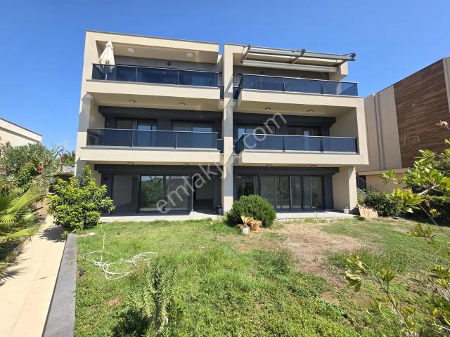 Bardakçı'da 12 Ay Kiralık Ful Deniz Manzaralı 3+1 Rezidans