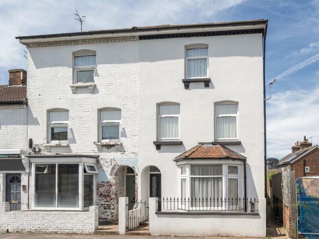 Barden Road, Tonbridge TN9, 3 bed end terrace house to rent, £2,200 pcm | PrimeLocation
