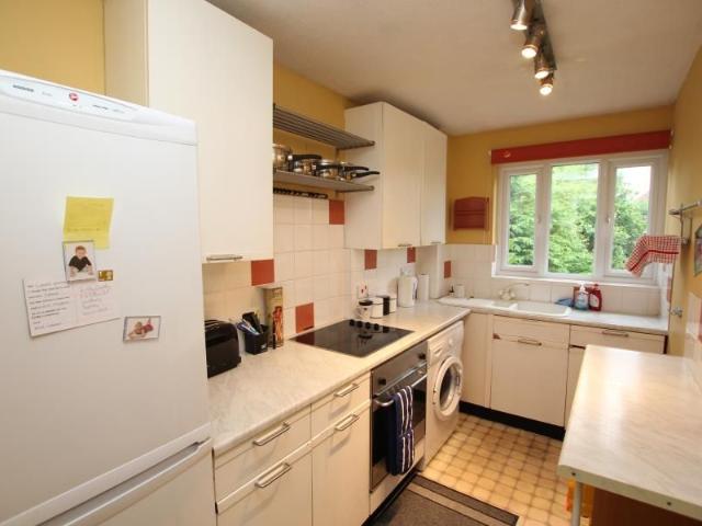 Bardon Walk, Woking, Surrey, GU21