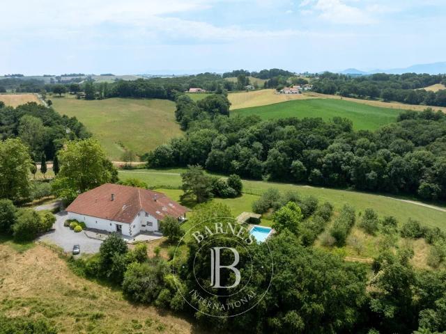 Bardos Ferme Basque À 25 Min De La Côte 522m² Bardos