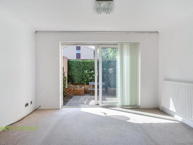 Bardsley Close, Croydon, CR0 3 bed house to rent £2,450 pcm £565 pw