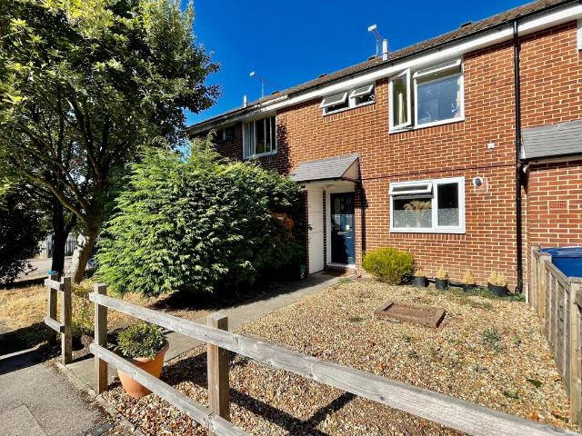 Bardsley Drive, Farnham 3 bed terraced house to rent £1,600 pcm £369 pw