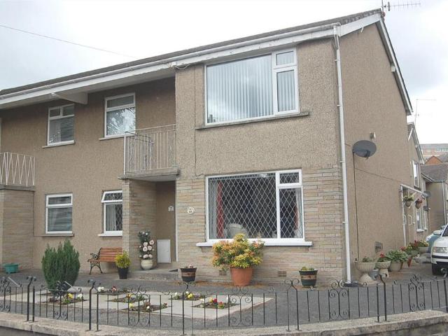 Bare Avenue, Lancashire LA4 2 bed flat to rent £700 pcm £162 pw