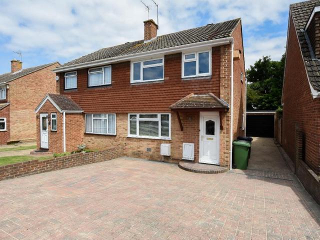 Barfield, Sutton at Hone, Dartford, DA4 3 bed semi detached house to rent £2,000 pcm £462 pw