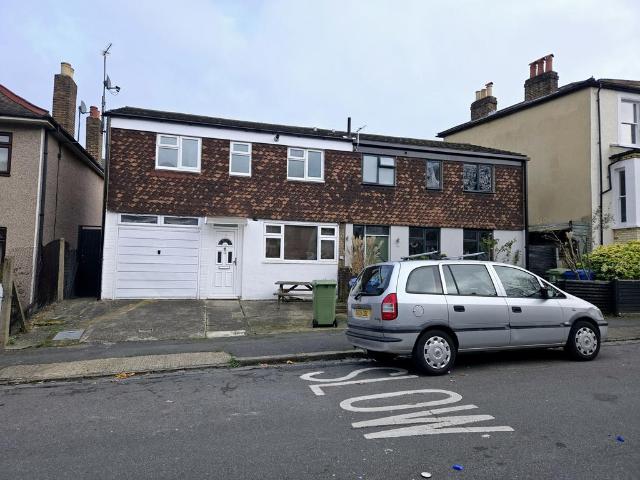 Barforth Road, London, SE15 3PS, United Kingdom | 3 bed duplex for rent #139332466 | Rentberry