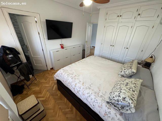 Bargas. Chalet independiente con 4 dormitorios y 4 baños, en urbanización con piscina privada
