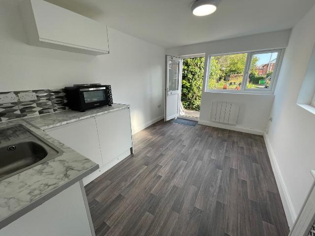 Bargates, Christchurch BH23, 1 bed flat to rent, £900 pcm | PrimeLocation